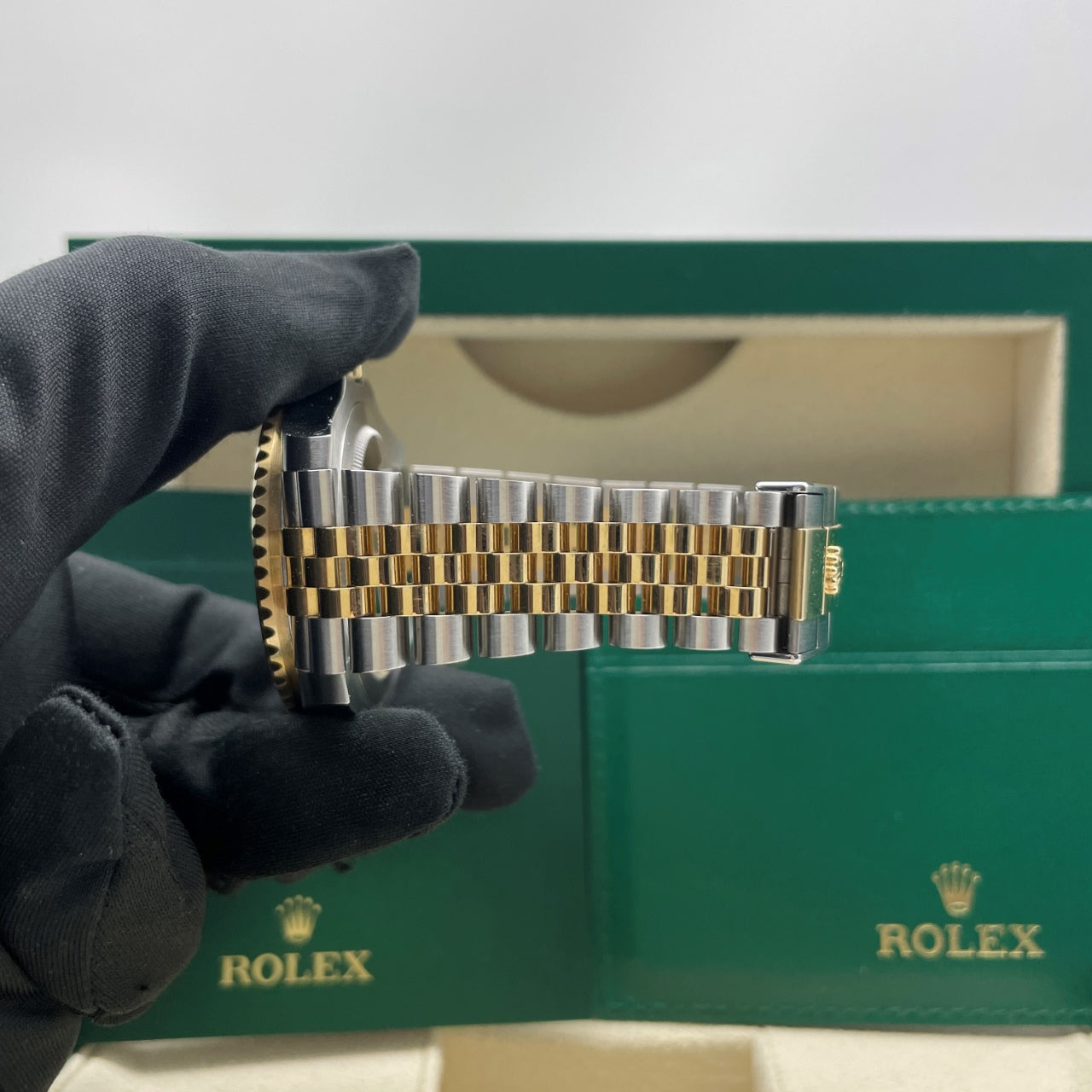 Pre-owned Rolex GMT-Master II 40mm Men's Watch - ref 126713GRNR Black Dial (2024)