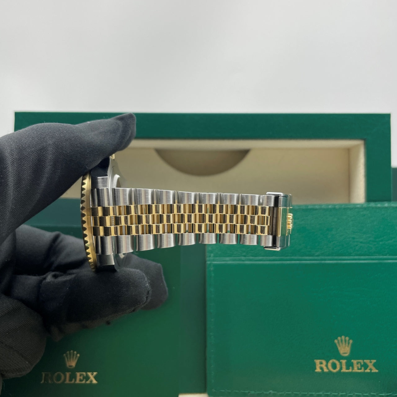 Pre-owned Rolex GMT-Master II 40mm Men's Watch - ref 126713GRNR Black Dial (2025)