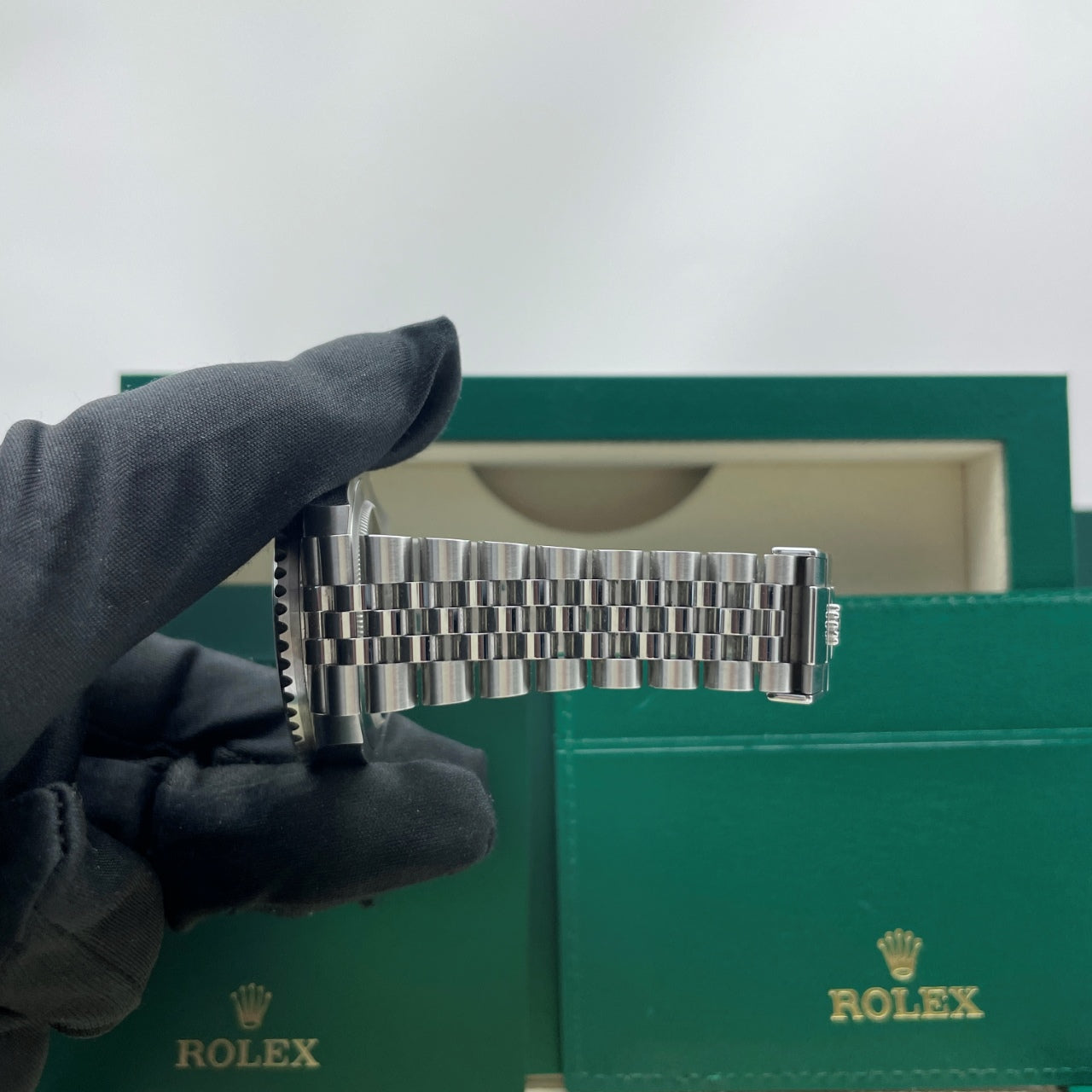 Pre-owned Rolex GMT-Master II 40mm Men's Watch - ref 126710GRNR Black Dial & Jubilee (2025)