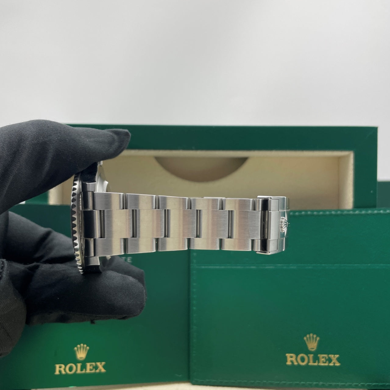 Pre-owned Rolex Submariner 41mm Men's Watch - ref 126610LV Green Bezel & Black Dial Starbucks (2024)