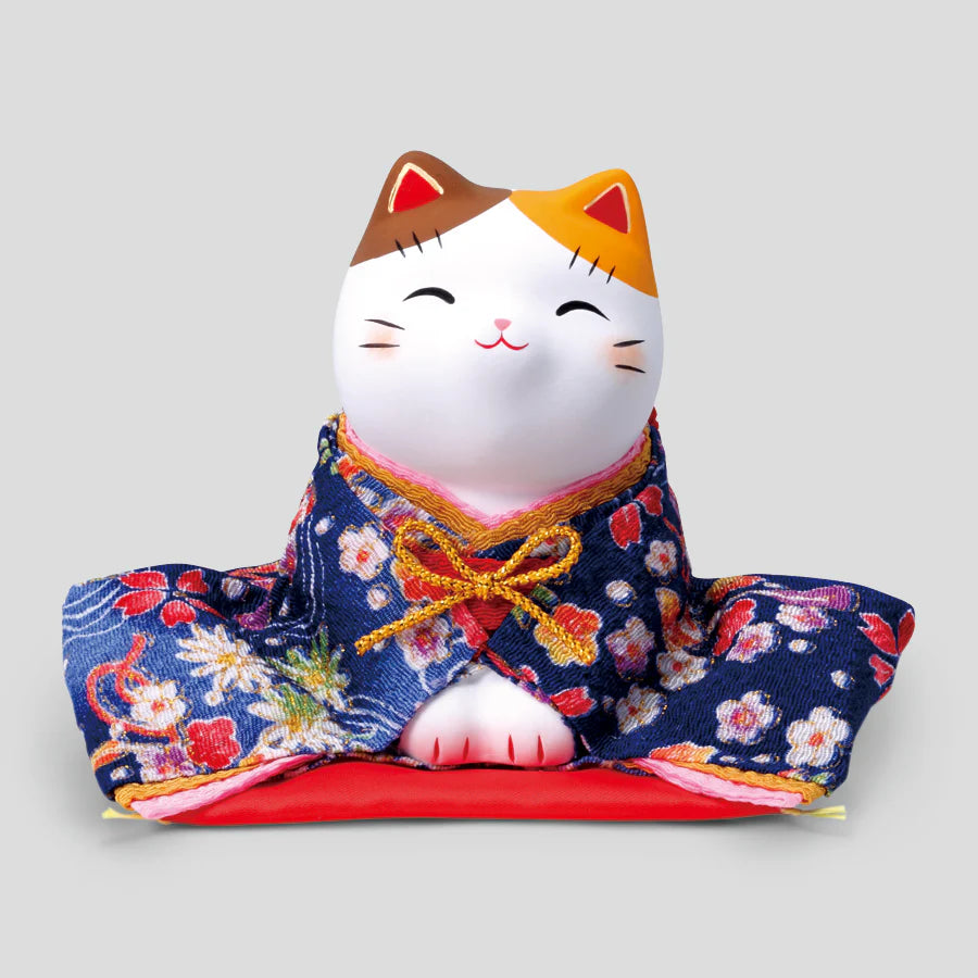 Yakushigama Maneki-Neko Beckoning Cat