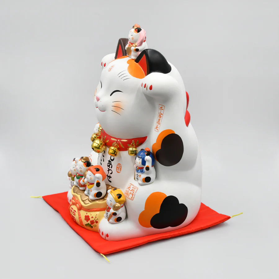 Yakushigama Maneki-Neko Beckoning Cat
