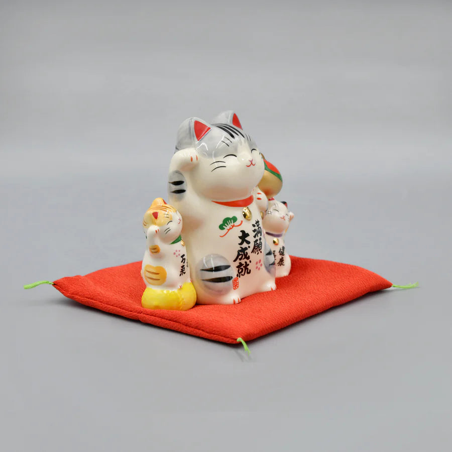 Yakushigama Maneki-Neko Beckoning Cat