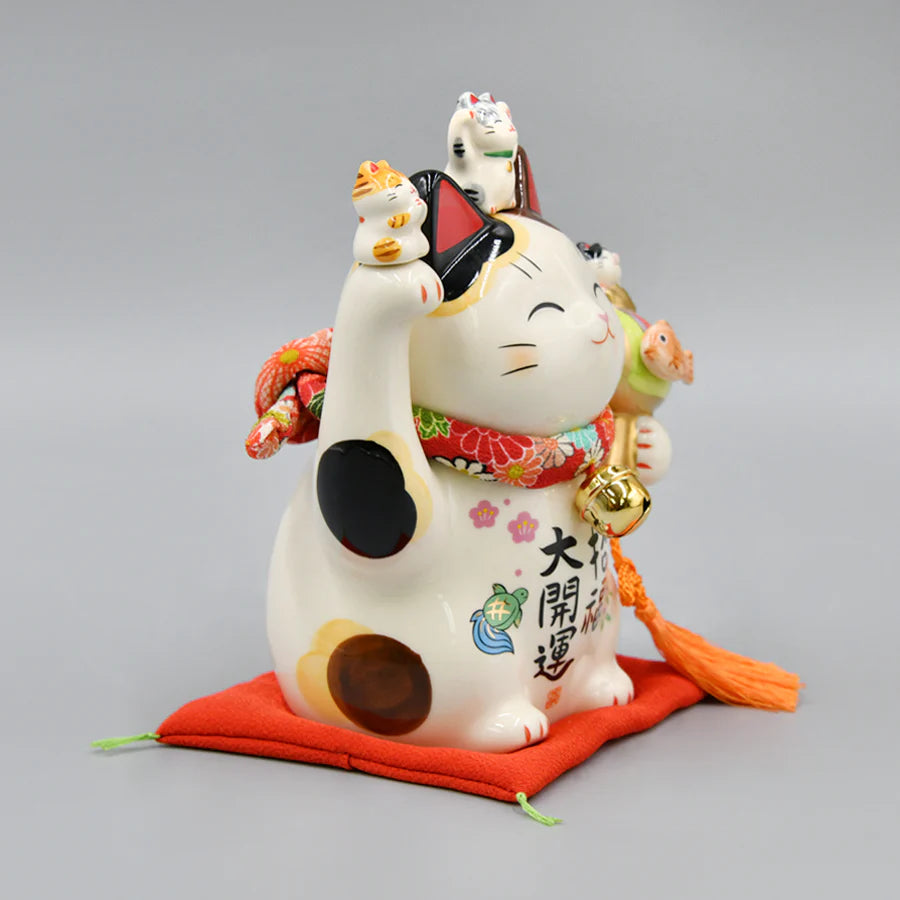 Yakushigama Maneki-Neko Beckoning Cat