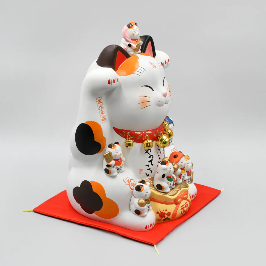 Yakushigama Maneki-Neko Beckoning Cat