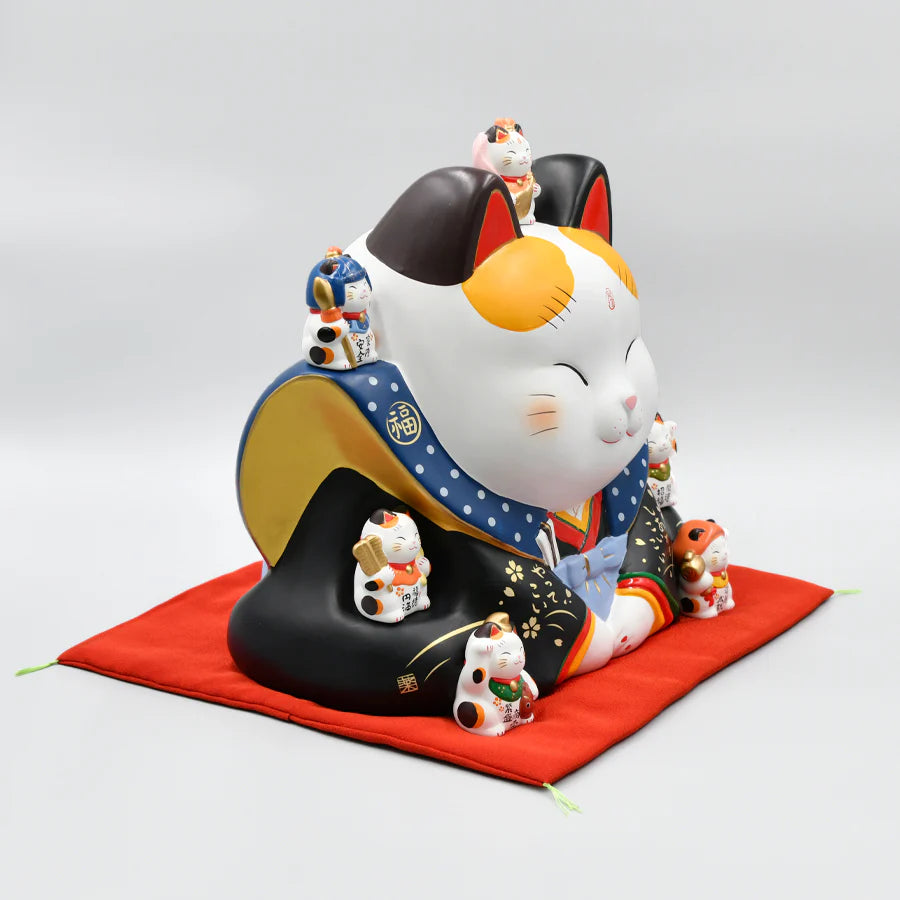 Yakushigama Maneki-Neko Beckoning Cat