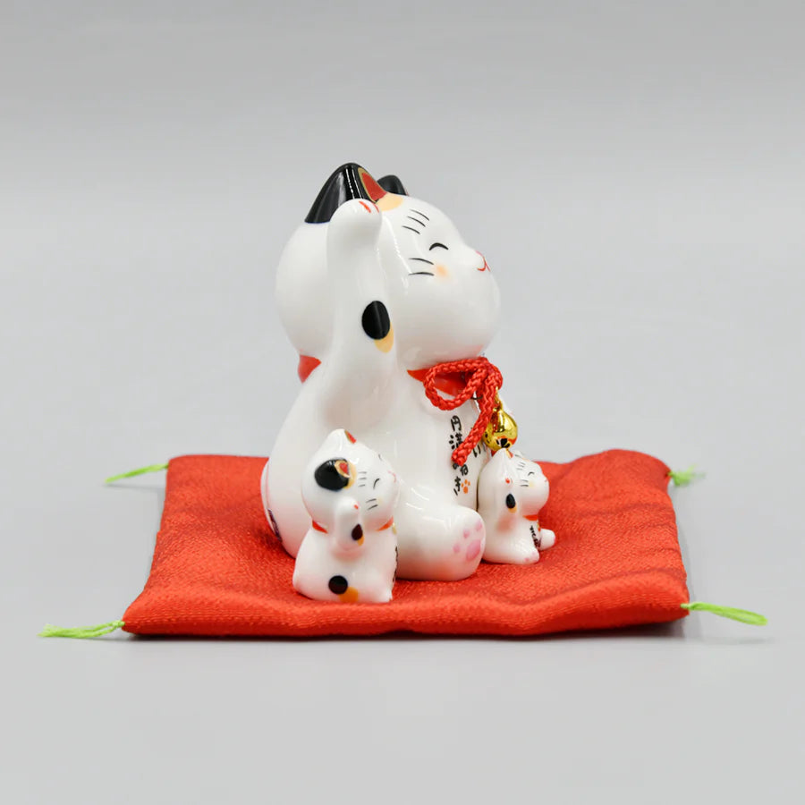 Yakushigama Maneki-Neko Beckoning Cat
