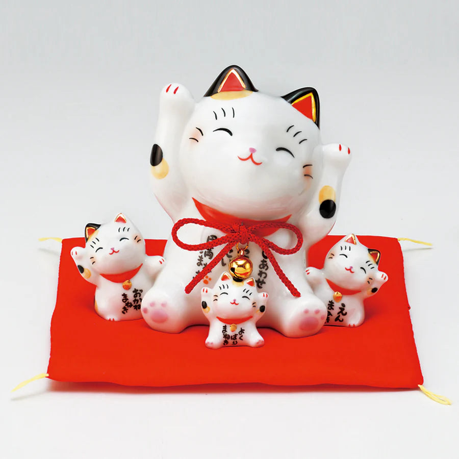 Yakushigama Maneki-Neko Beckoning Cat