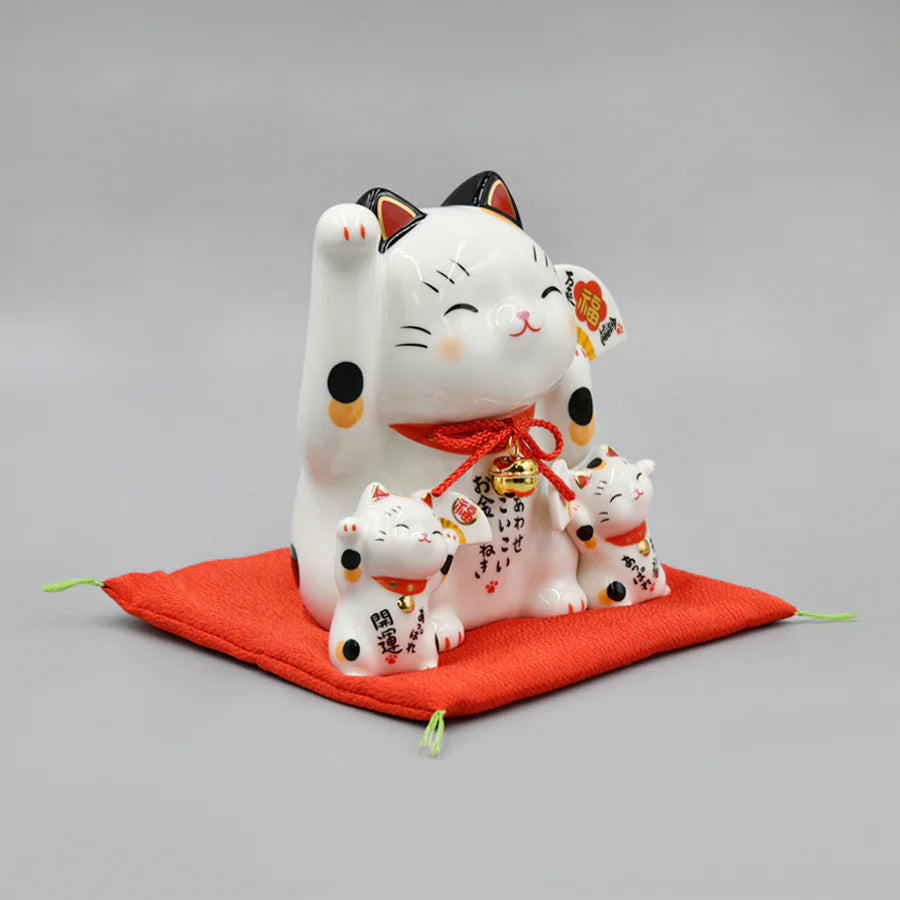 Yakushigama Maneki-Neko Beckoning Cat