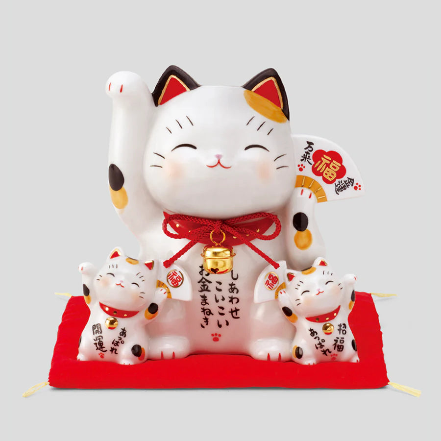 Yakushigama Maneki-Neko Beckoning Cat
