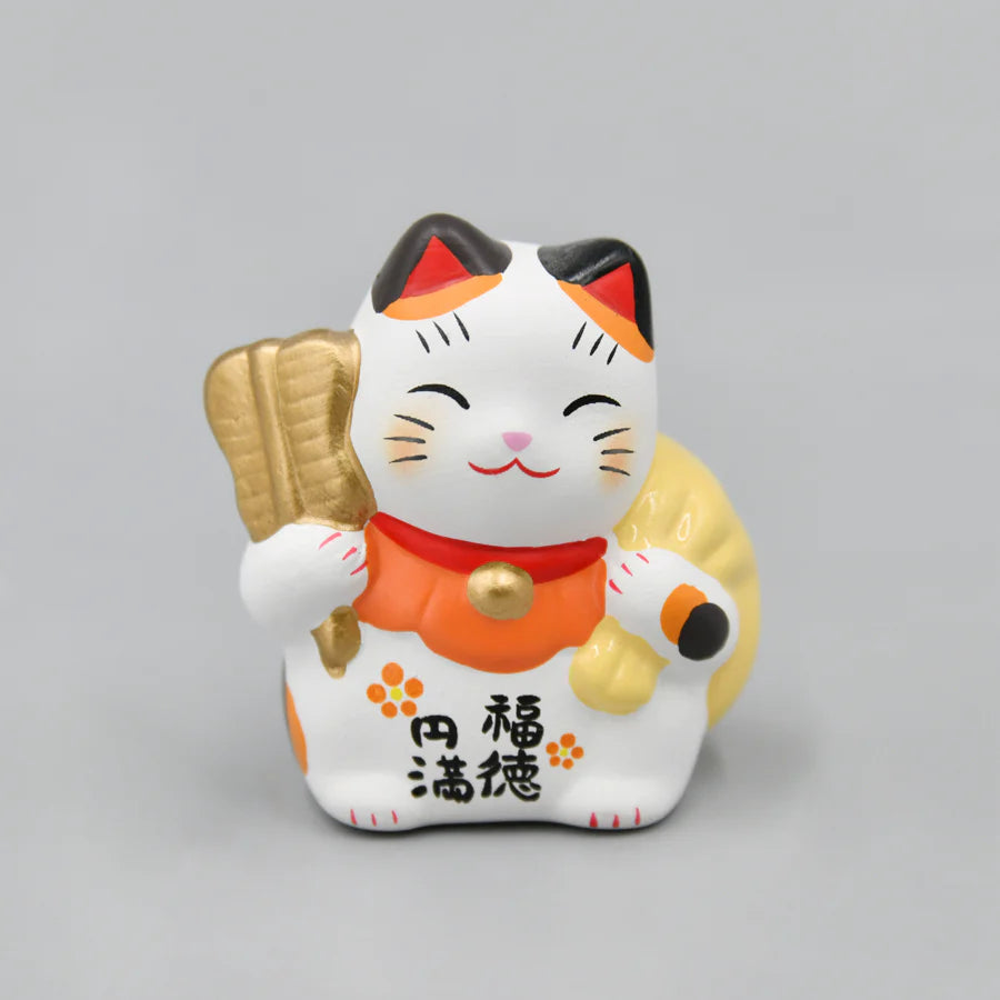 Yakushigama Maneki-Neko Beckoning Cat