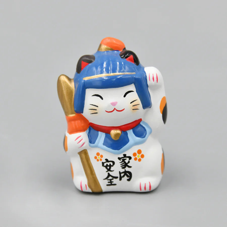 Yakushigama Maneki-Neko Beckoning Cat