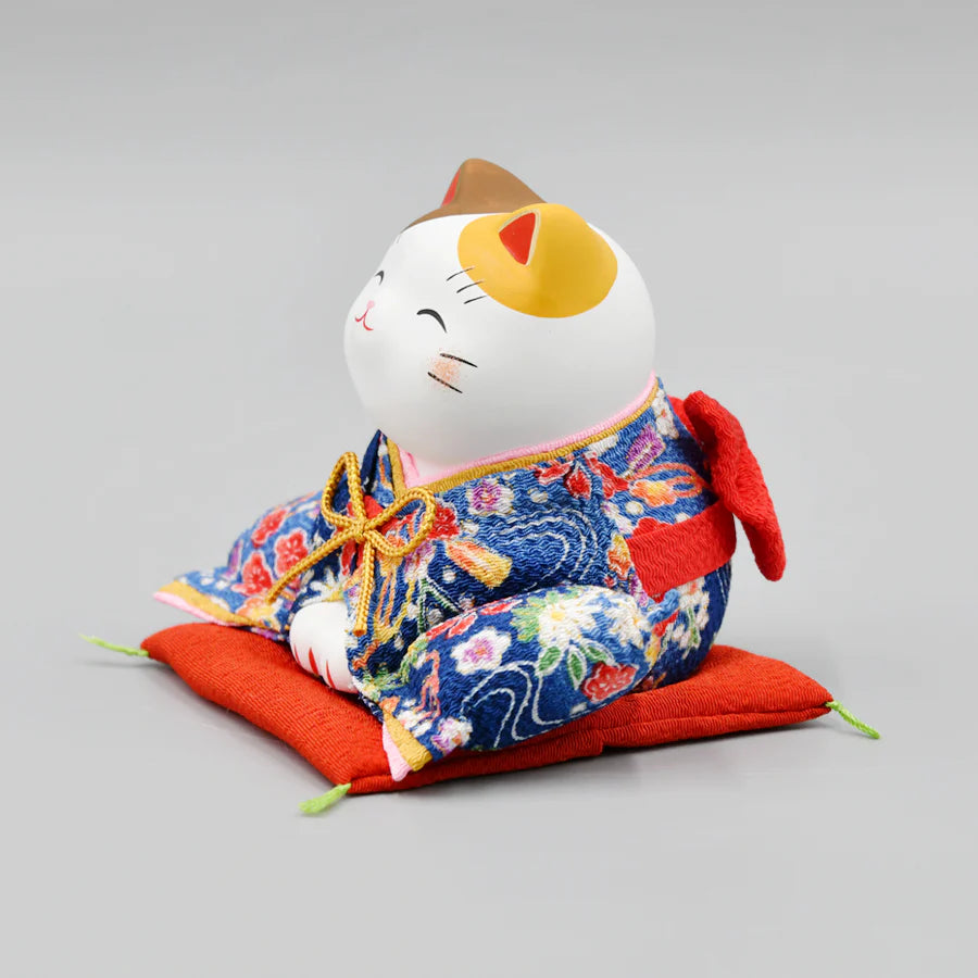 Yakushigama Maneki-Neko Beckoning Cat