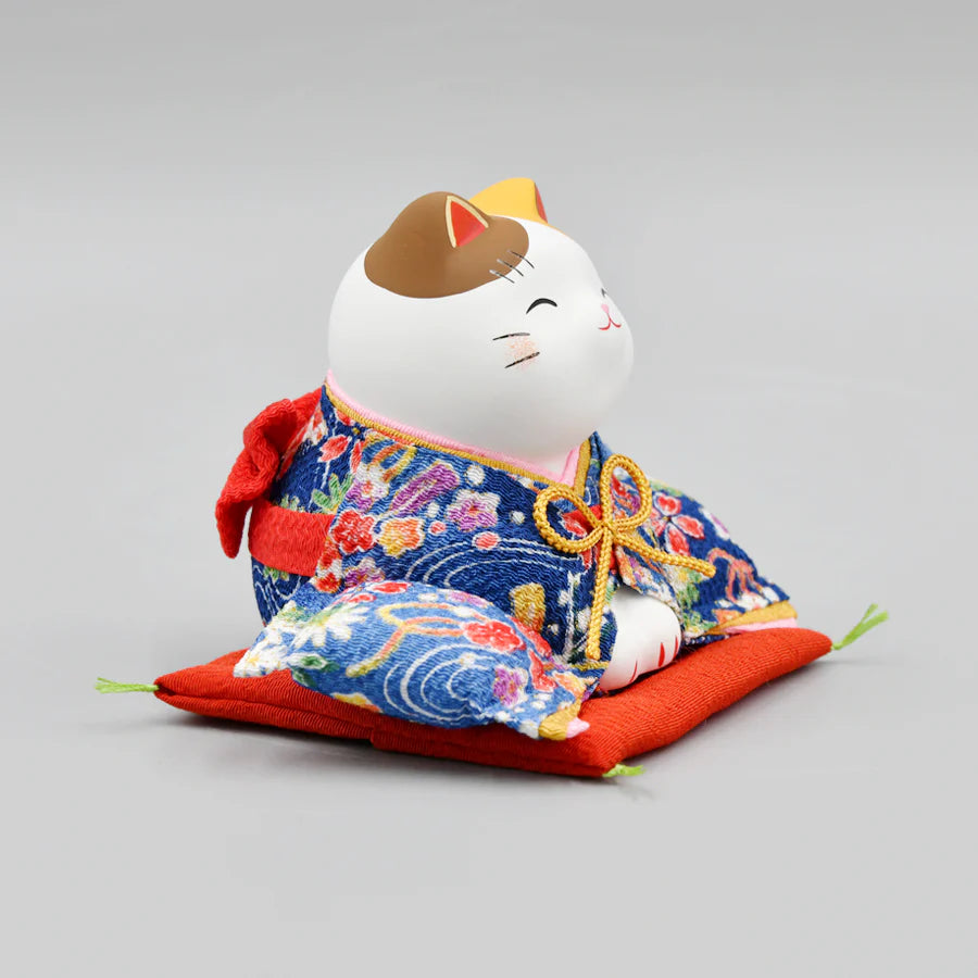 Yakushigama Maneki-Neko Beckoning Cat