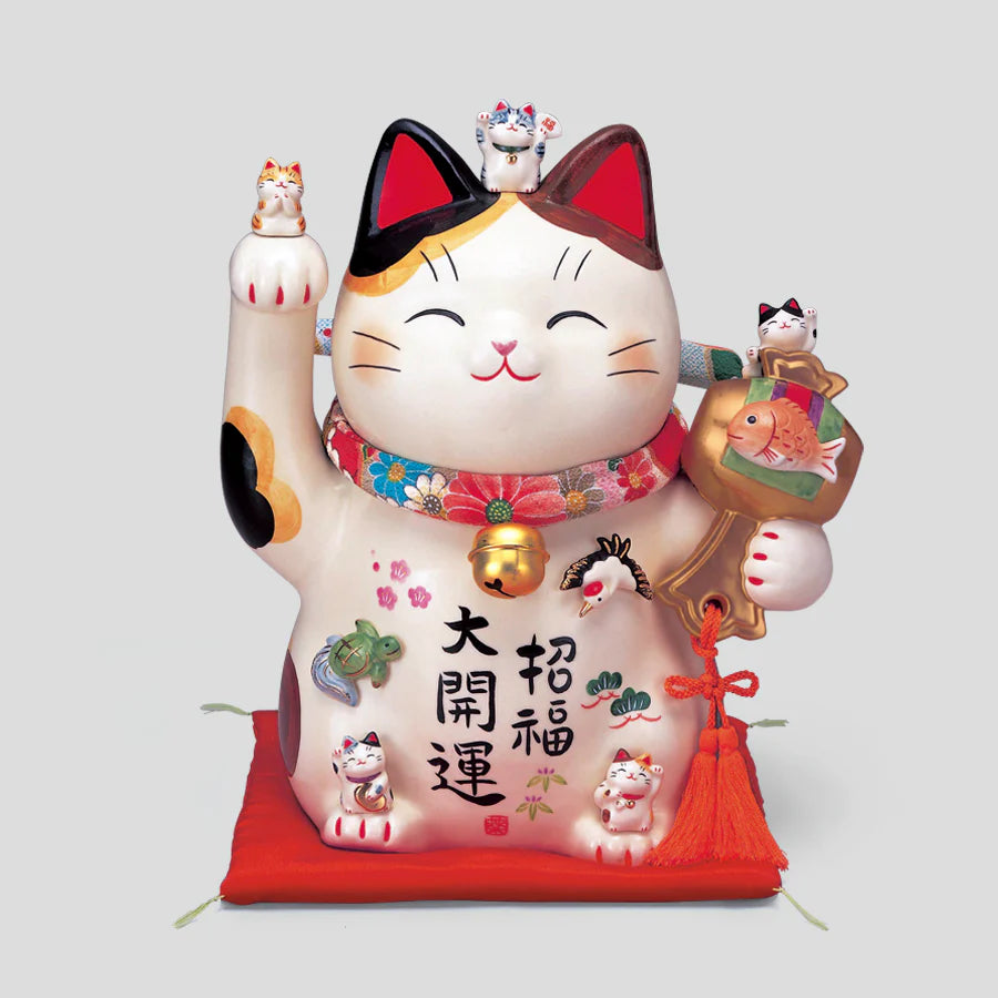 Yakushigama Maneki-Neko Beckoning Cat
