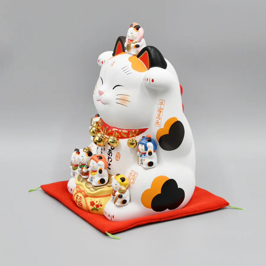Yakushigama Maneki-Neko Beckoning Cat