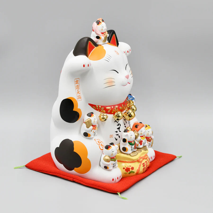 Yakushigama Maneki-Neko Beckoning Cat