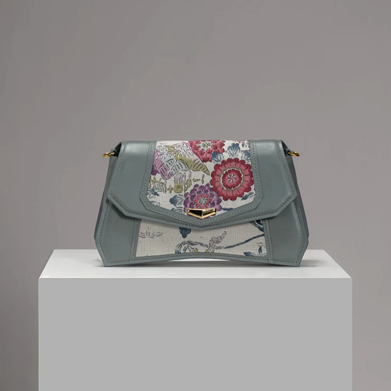 Shotengai-Hisui-VERUS Clutchbag Lightblue