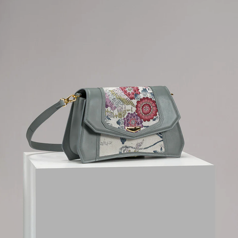 Shotengai-Hisui-VERUS Clutchbag Lightblue