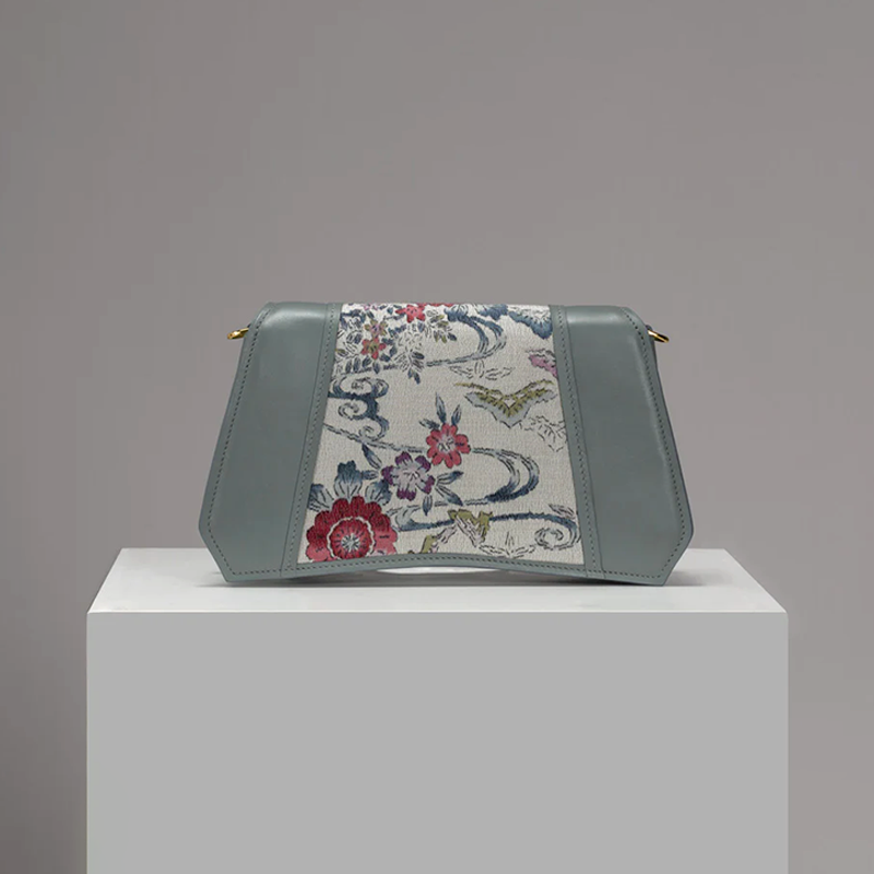 Shotengai-Hisui-VERUS Clutchbag Lightblue