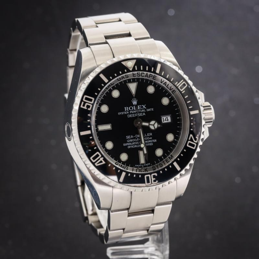 Pre-owned Rolex Sea-Dweller 44mm Men's Watch - ref 116660 Black Dial (2017)