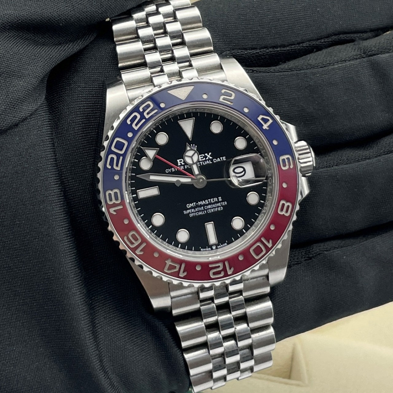 Pre-owned Rolex GMT-Master II 40mm Men's Watch - ref 126710BLRO Black Dial Pepsi