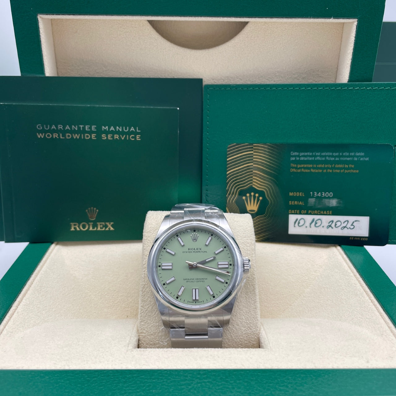 Pre-owned Rolex Oyster Perpetual 41mm Men's Watch - ref 134300 Green Dial (2025)
