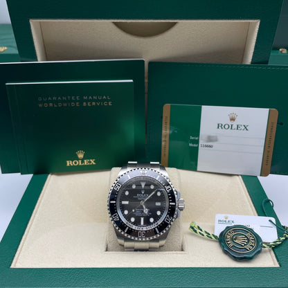 Pre-owned Rolex Sea-Dweller 44mm Men's Watch - ref 116660 Black Dial (2017)