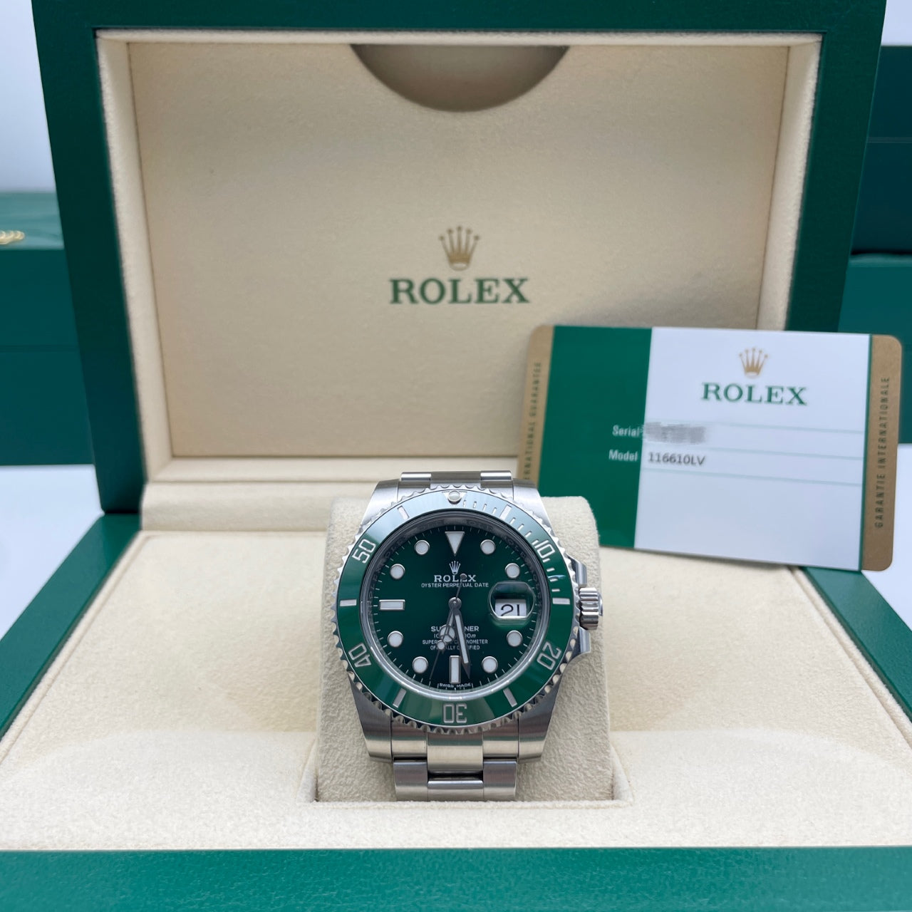 Pre-owned Rolex Submariner 41mm Men's Watch - ref 116610LV Green Hulk (2017)