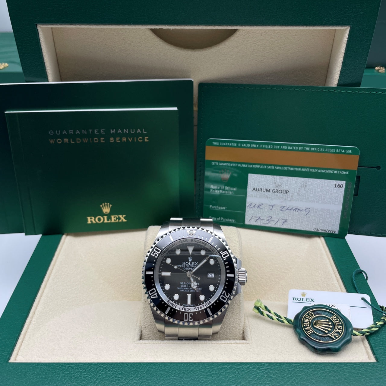 Pre-owned Rolex Sea-Dweller 44mm Men's Watch - ref 116660 Black Dial (2017)
