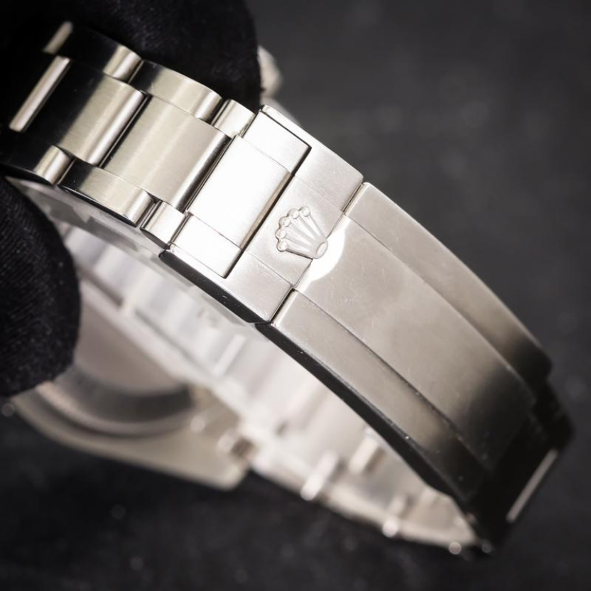 Pre-owned Rolex Sea-Dweller 44mm Men's Watch - ref 116660 Black Dial (2017)