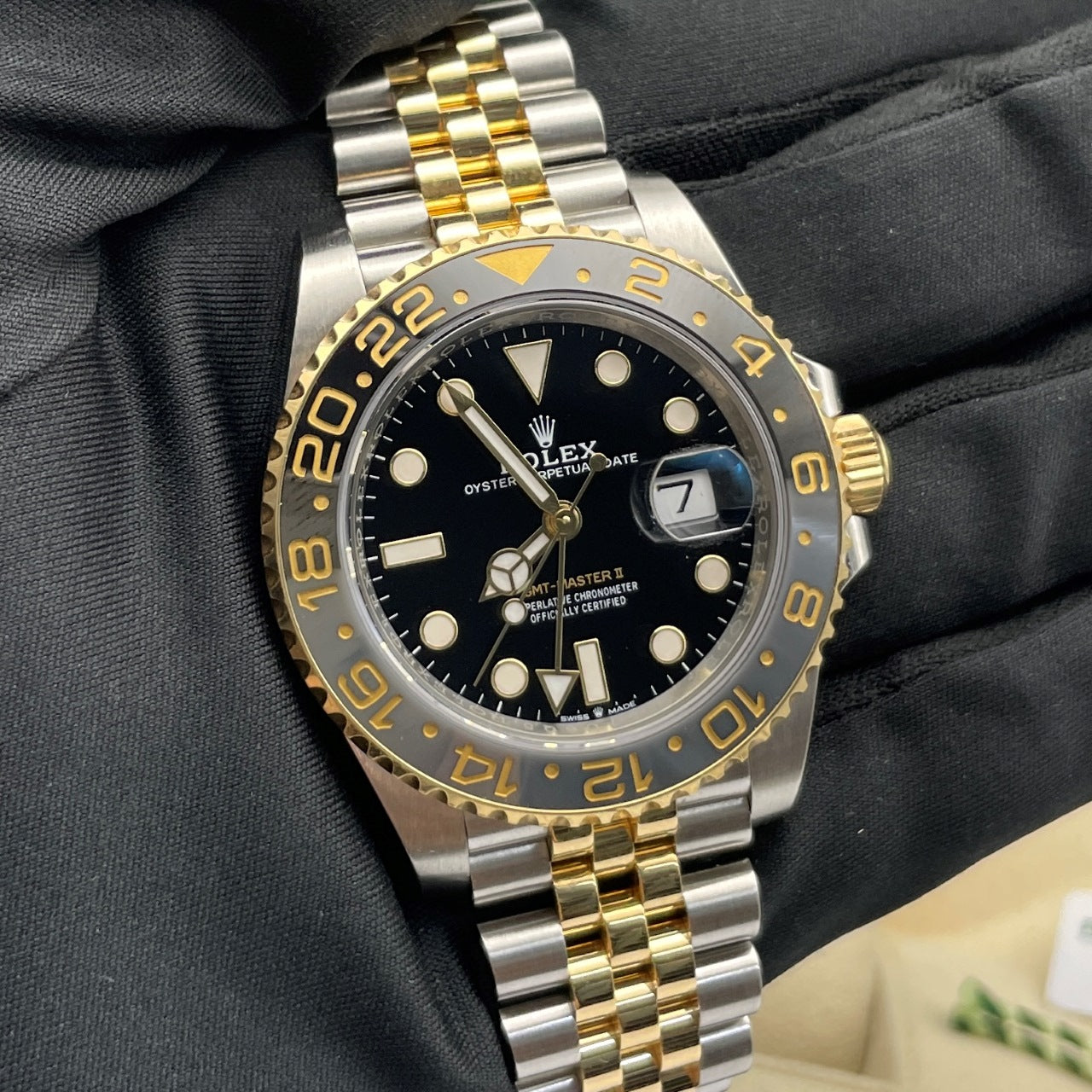 Pre-owned Rolex GMT-Master II 40mm Men's Watch - ref 126713GRNR Black Dial (2025)