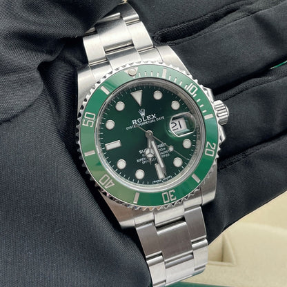 Pre-owned Rolex Submariner 41mm Men's Watch - ref 116610LV Green Hulk (2017)