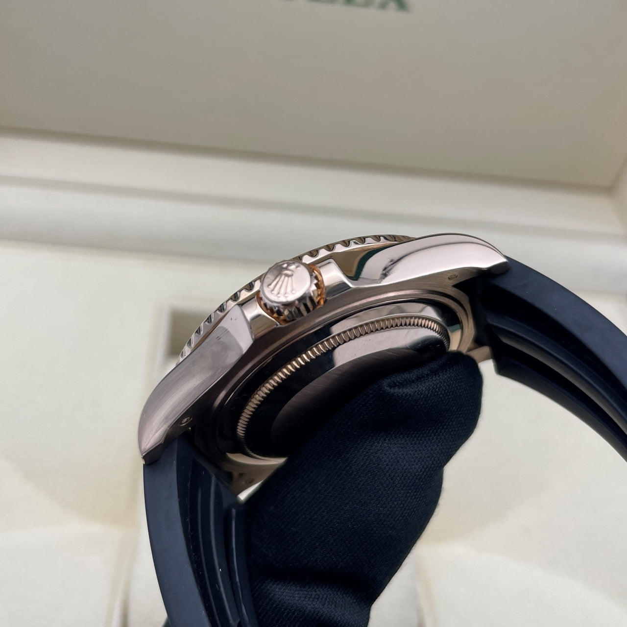 Pre-owned Rolex Yacht-Master 37 37mm Men's Watch - ref 268655 Black Dial