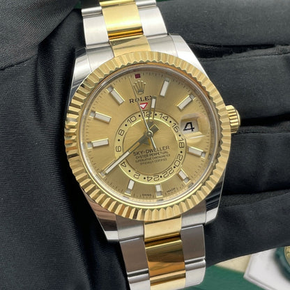 Pre-owned Rolex Sky-Dweller 42mm Men's Watch - ref 326933 Champagne Dial (2019)