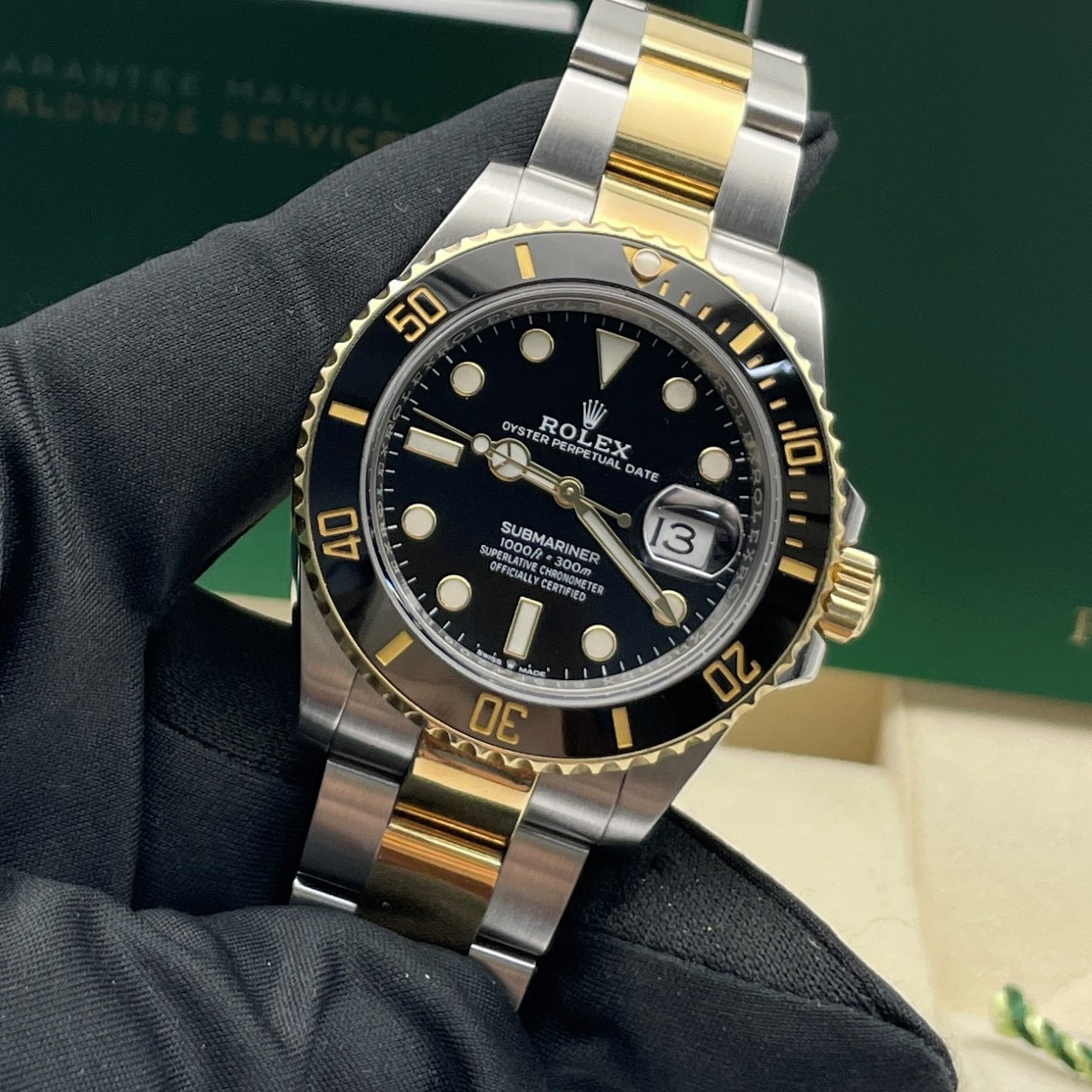 Pre-owned Rolex Submariner Date 41mm Men's Watch - ref 126613LN Black Dial (2022)