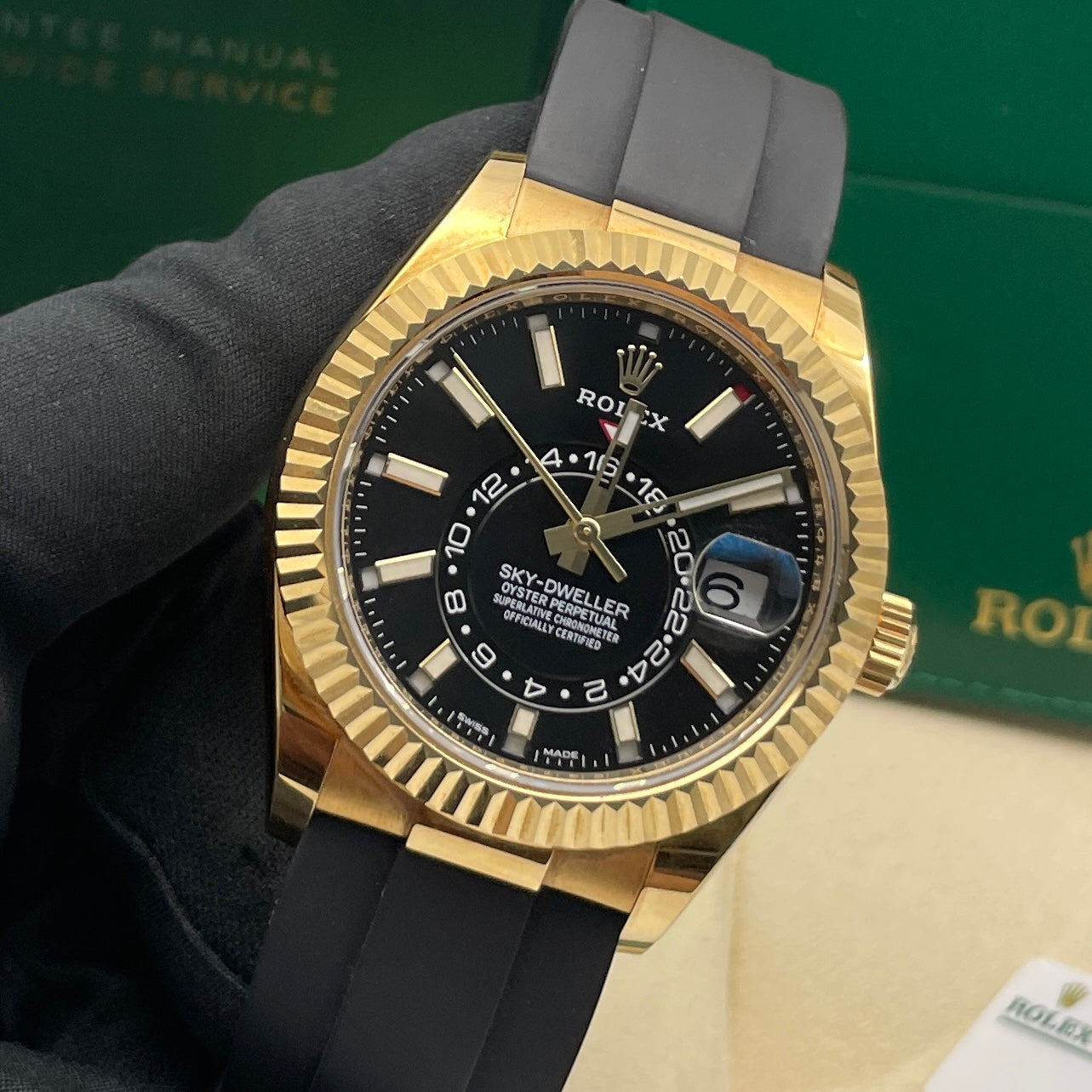 Pre-owned Rolex Sky-Dweller 42mm Men's Watch - ref 326238 Black Dial (2021)