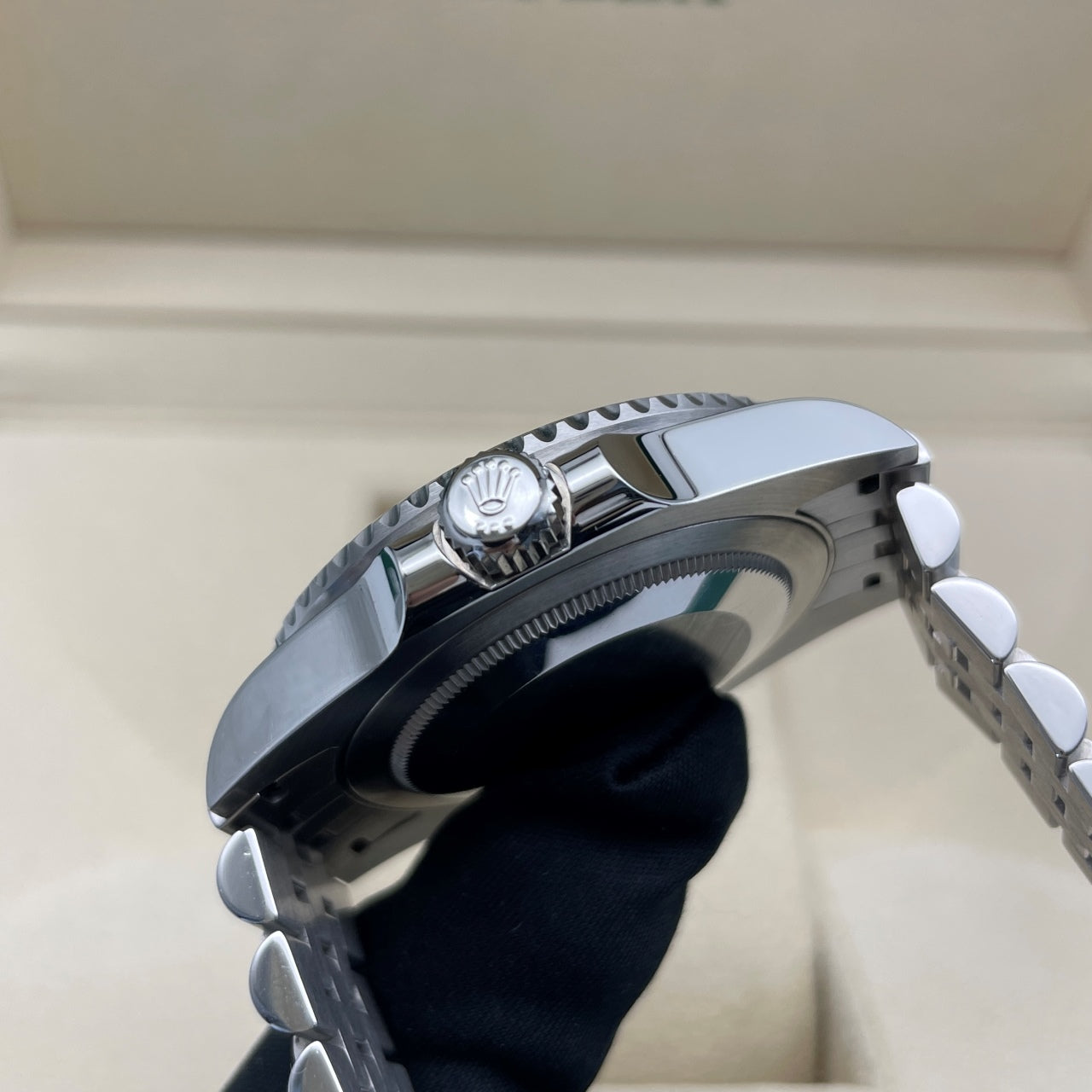 Pre-owned Rolex GMT-Master II 40mm Men's Watch - ref 126710BLNR Black Dial Bat Girl