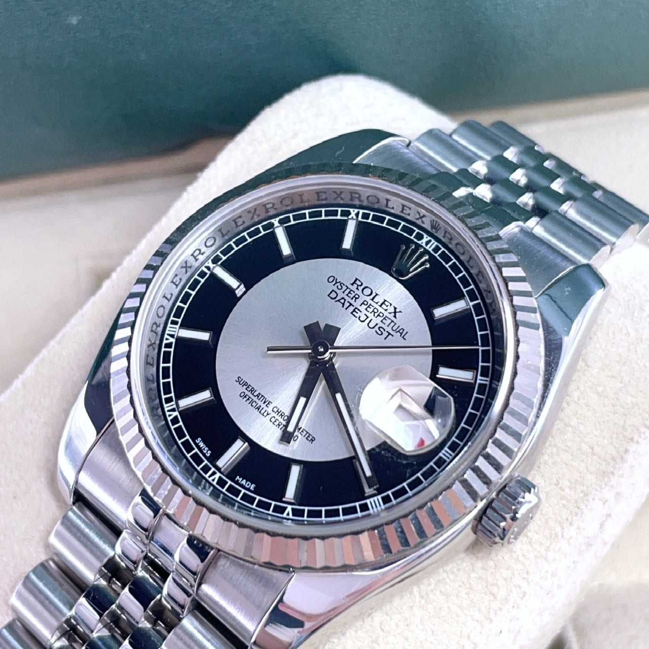 Pre-owned Rolex Datejust 36 36mm Men's Watch - ref 116234 Black&Silver Tuxedo Dial