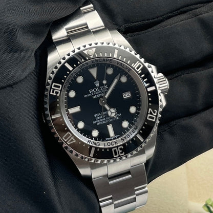 Pre-owned Rolex Sea-Dweller 44mm Men's Watch - ref 116660 Black Dial (2017)