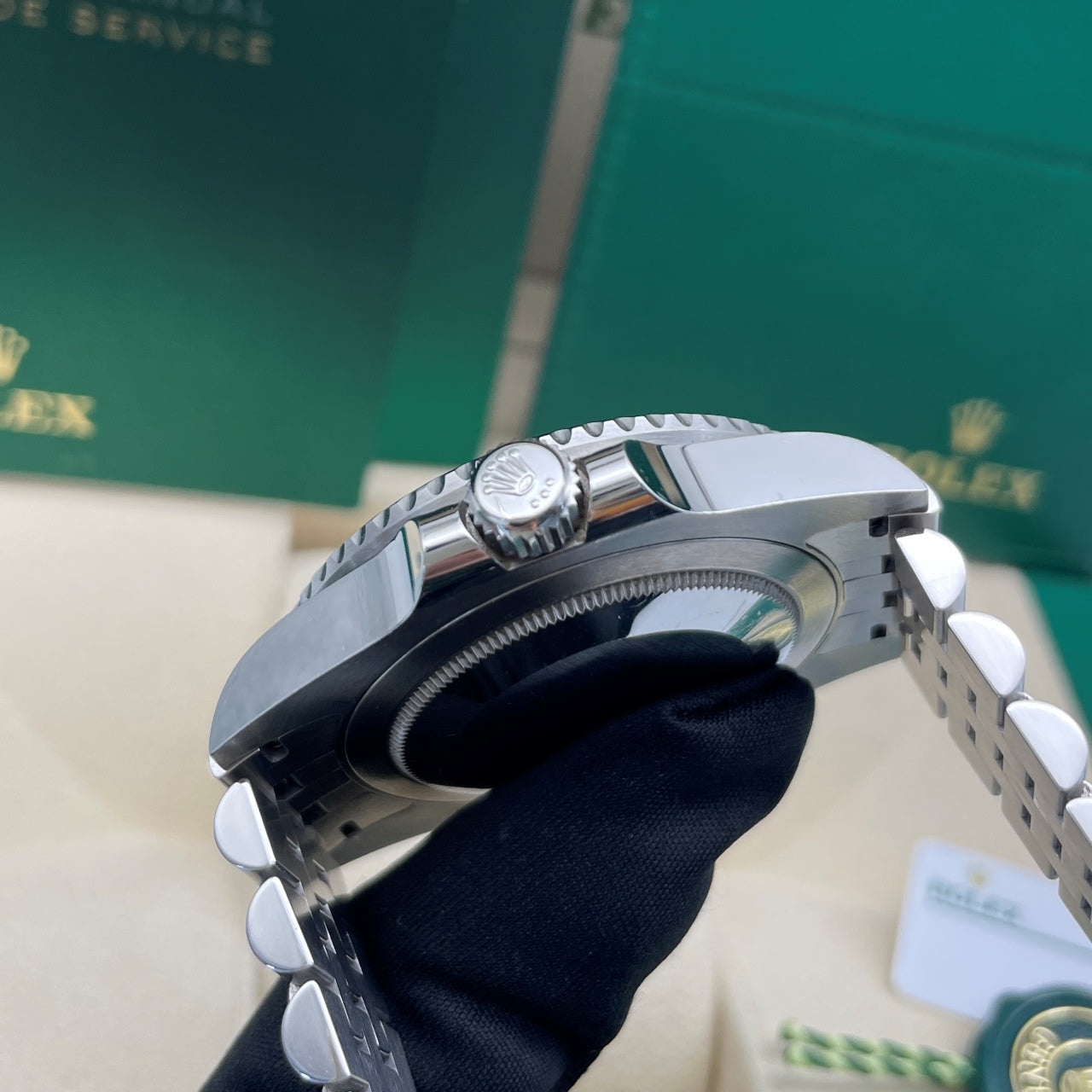 Pre-owned Rolex GMT-Master II 40mm Men's Watch - ref 126710BLRO Black Dial Pepsi (2023)