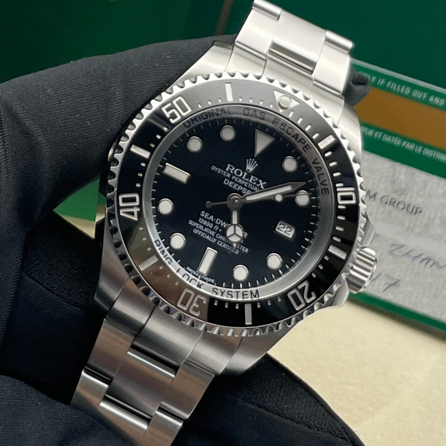 Pre-owned Rolex Sea-Dweller 44mm Men's Watch - ref 116660 Black Dial (2017)