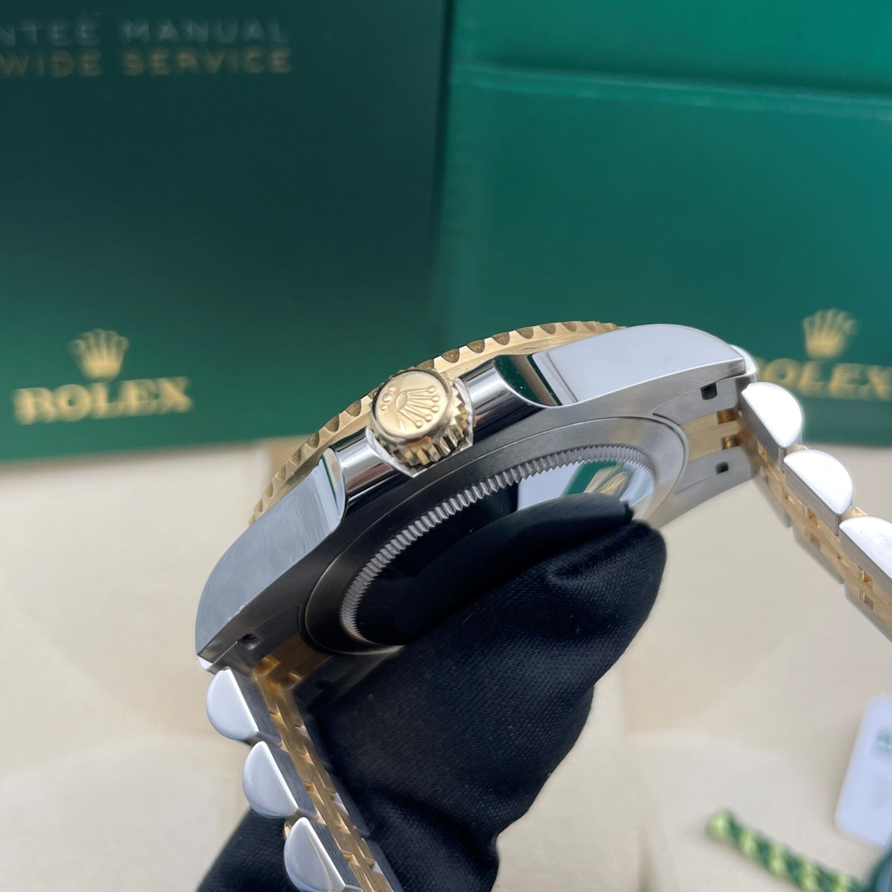 Pre-owned Rolex GMT-Master II 40mm Men's Watch - ref 126713GRNR Black Dial (2024)