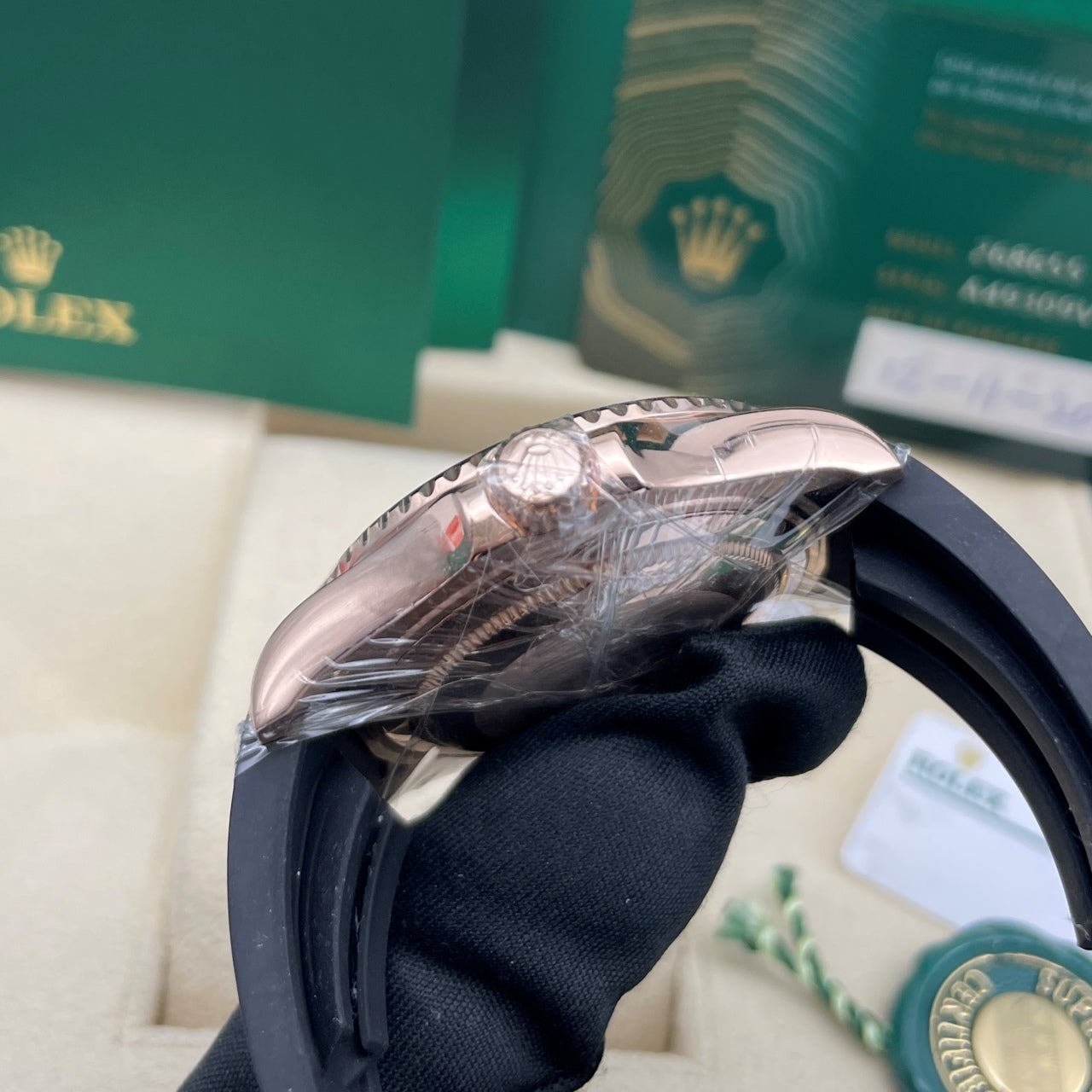 Pre-owned Rolex Yacht-Master 37 37mm Men's Watch - ref 268655 Black Dial (2022)