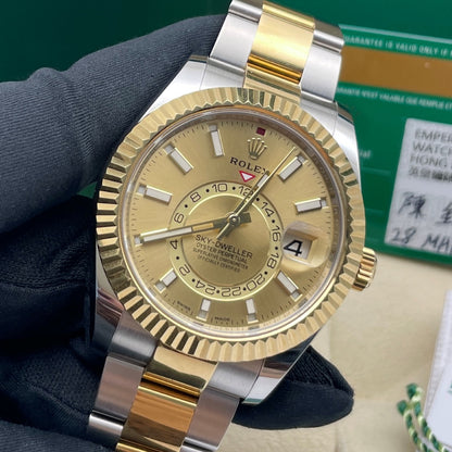 Pre-owned Rolex Sky-Dweller 42mm Men's Watch - ref 326933 Champagne Dial (2019)
