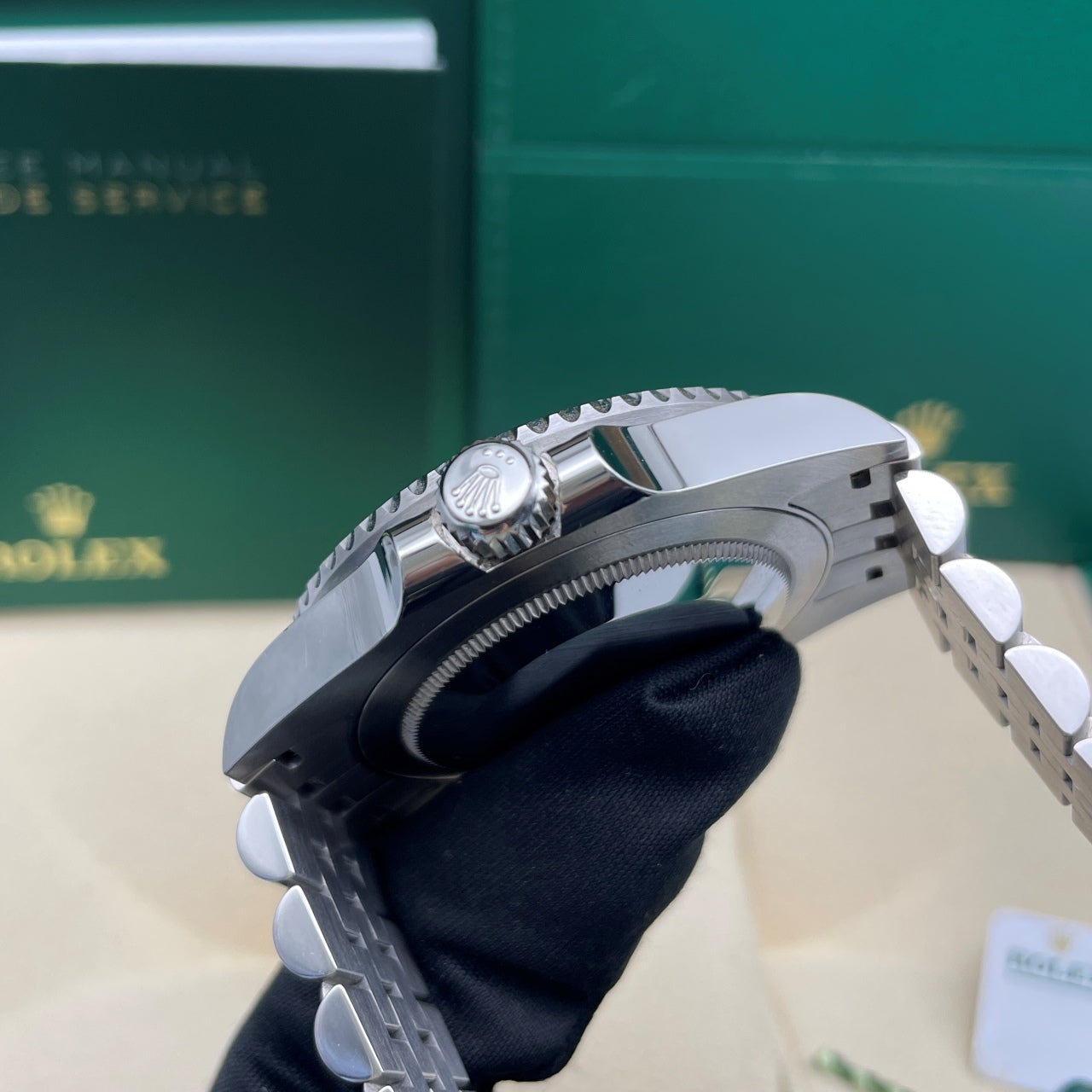 Pre-owned Rolex GMT-Master II 40mm Men's Watch - ref 126710GRNR Black Dial & Jubilee (2025)