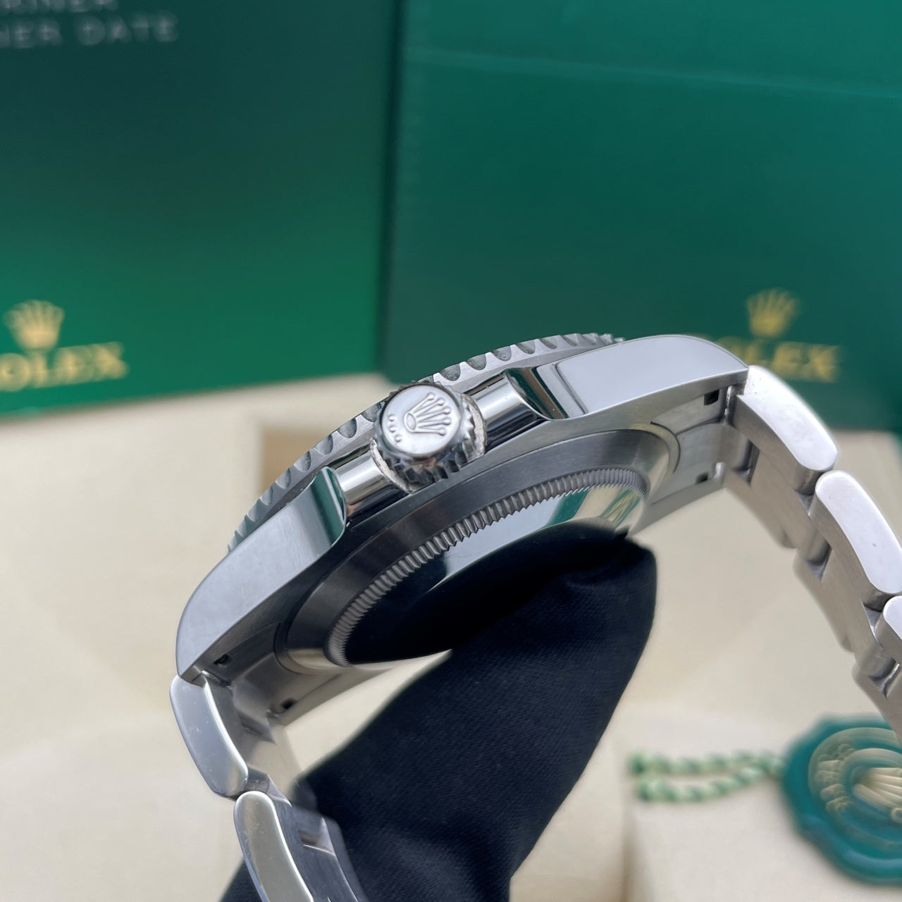 Pre-owned Rolex Submariner 41mm Men's Watch - ref 126610LV Green Bezel & Black Dial Starbucks (2024)