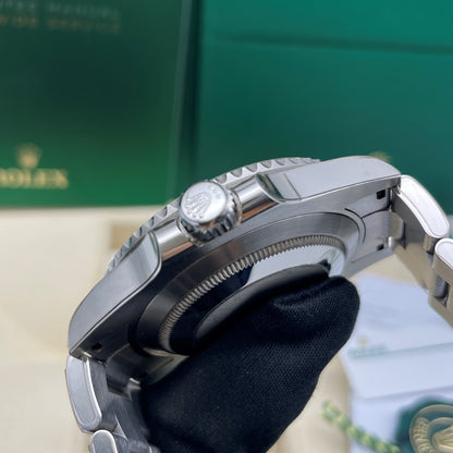 Pre-owned Rolex Submariner 41mm Men's Watch - ref 126610LV Green Bezel & Black Dial Starbucks (2023)