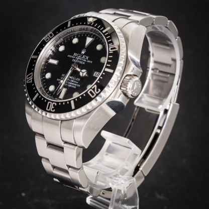 Pre-owned Rolex Sea-Dweller 44mm Men's Watch - ref 116660 Black Dial (2017)