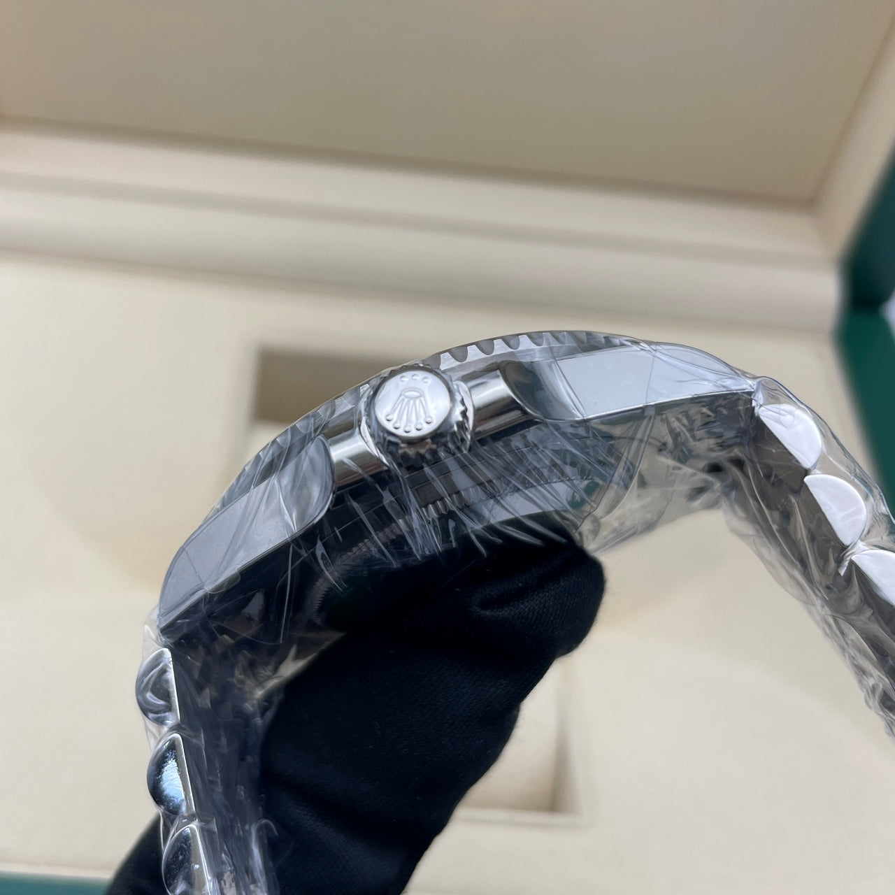 Pre-owned Rolex GMT-Master II 40mm Men's Watch - ref 126710BLRO Black Dial Pepsi (2020)